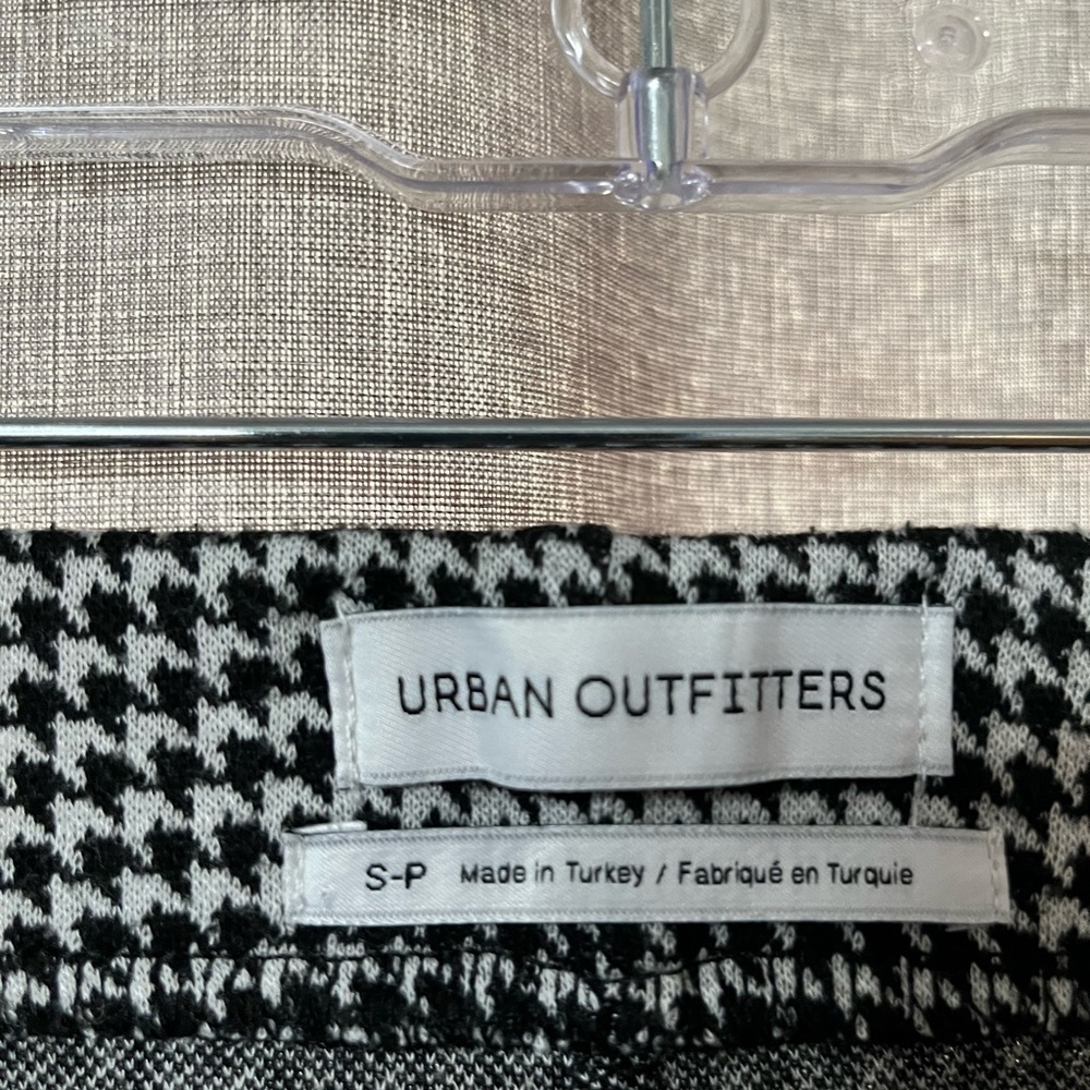 Urban outfitters - Black, and White stretch pants, size S